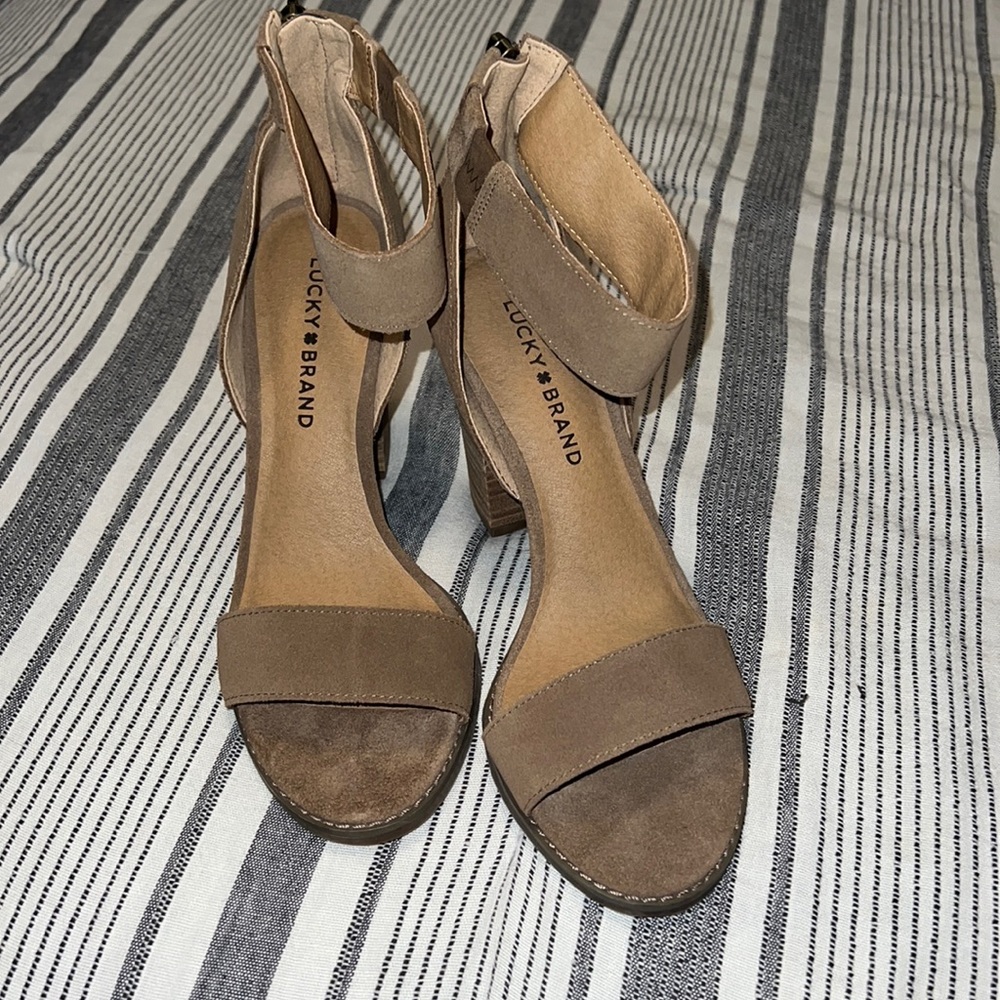 Lucky Brand heeled sandal size 8m NWT